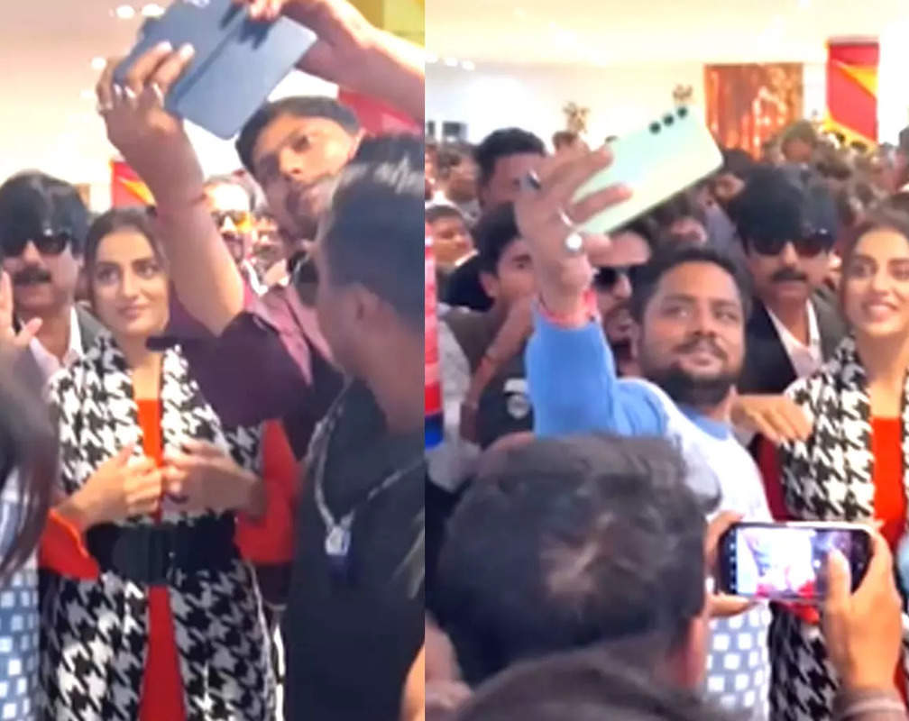 
Akshara Singh gets mobbed after her show at Darbhanga; actress security pushes a fan who came too close for a selfie
