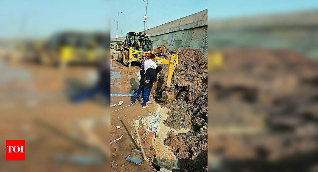 Taps Sputter As Pipe Breach Hits Water Supply Gurgaon News Times of