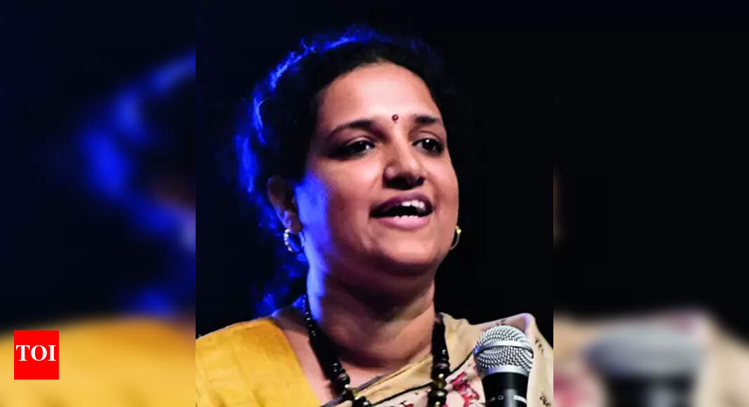 Nature Lover Nature Lover, A Couple On The Road And Raconteur Give