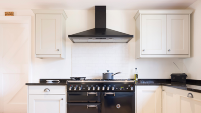 Modular Kitchen Chimney Options for a Modern Way to Keep Your Kitchen Smoke Free