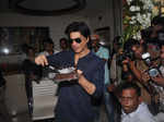 Fans greet SRK on his 46th b'day