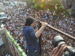 Fans greet SRK on his 46th b'day