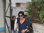 Fans greet SRK on his 46th b'day