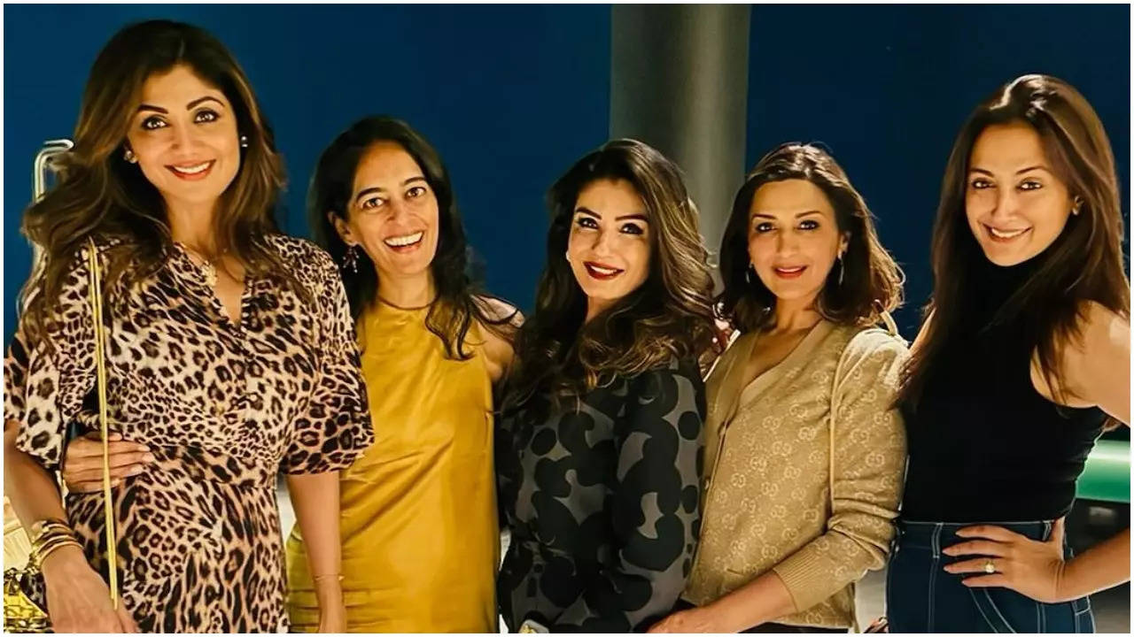 Shilpa Shetty, Sonali Bendre and Raveena Tandon celebrate Gayatri Joshi's  new home