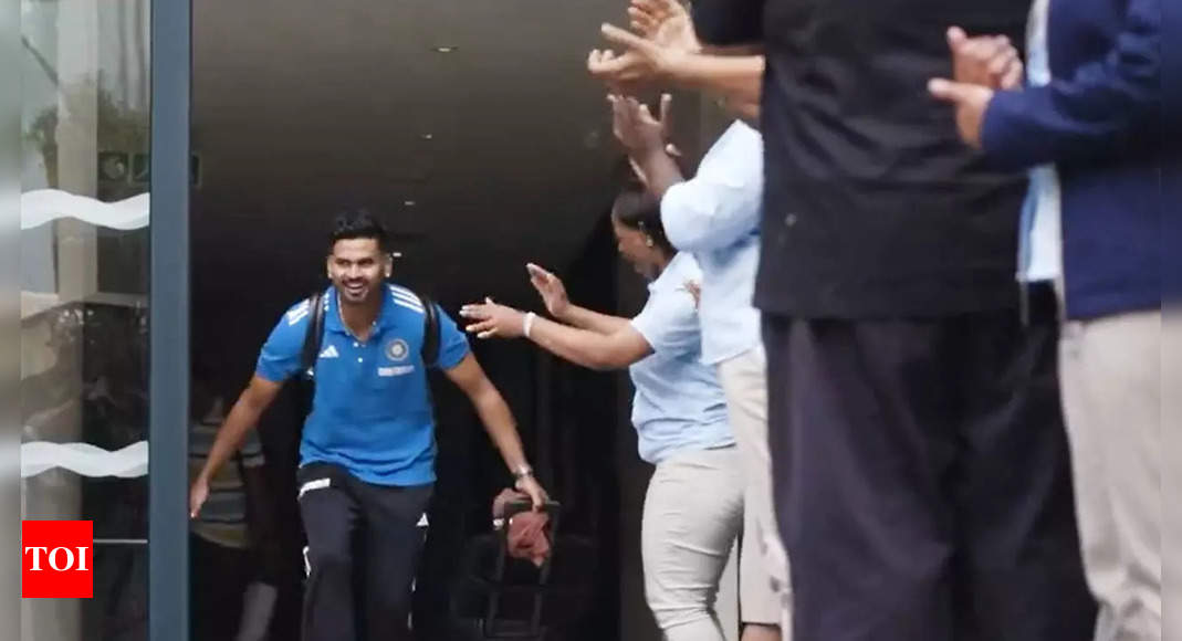 Watch: Team India arrives in Gqeberha to a grand welcome ahead of 2nd T20I against South Africa | Cricket News – Times of India