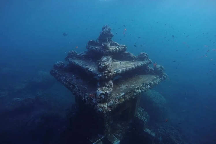 Underwater temple garden