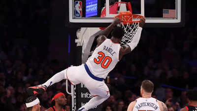 Julius Randle helps New York Knicks hold off Toronto Raptors