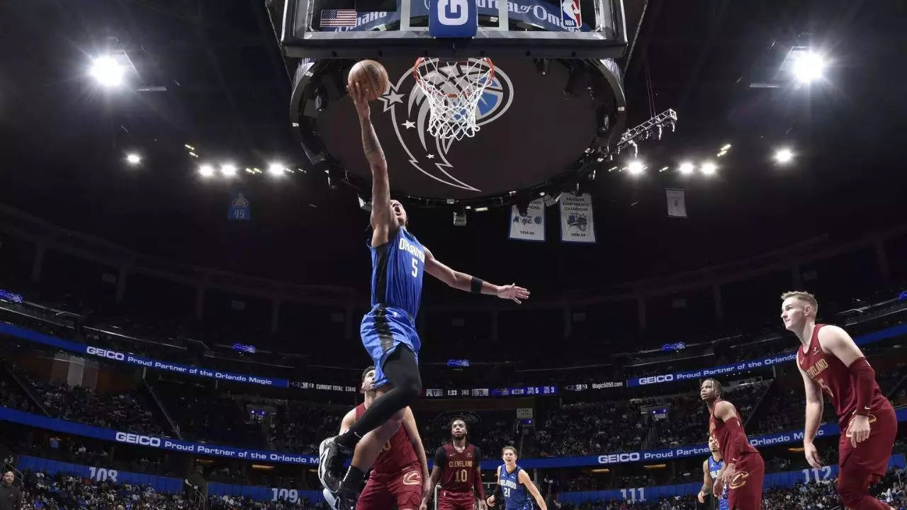 Magic hold Cavaliers to 15 points in 3rd quarter, win 104-94