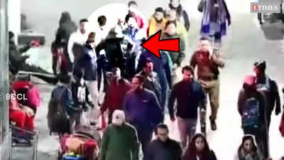 Shah Rukh Khan continues his spiritual journey to Vaishno Devi shrine after 'Pathaan' and 'Jawan' success, gets spotted at the temple ahead of 'Dunki' release
