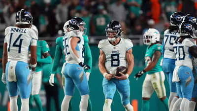 Tennessee Titans stun Miami Dolphins with two late touchdowns
