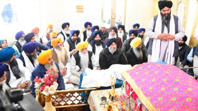 SAD leadership marks 103rd foundation day with Akhand Path and Seva at Golden Temple