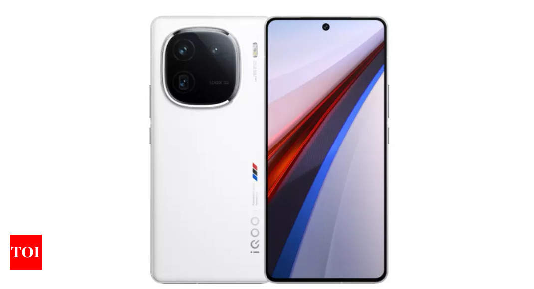 iQoo 12, the first smartphone with Snapdragon 8 Gen 3, launched in