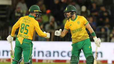 2nd T20I: Reeza Hendricks, Tabraiz Shamsi star in South Africa's easy win over India in rain-marred game