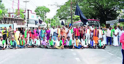 Cauvery Stir: B’luru-mysuru Road Blocked On 100th Day Of Cauvery Stir ...