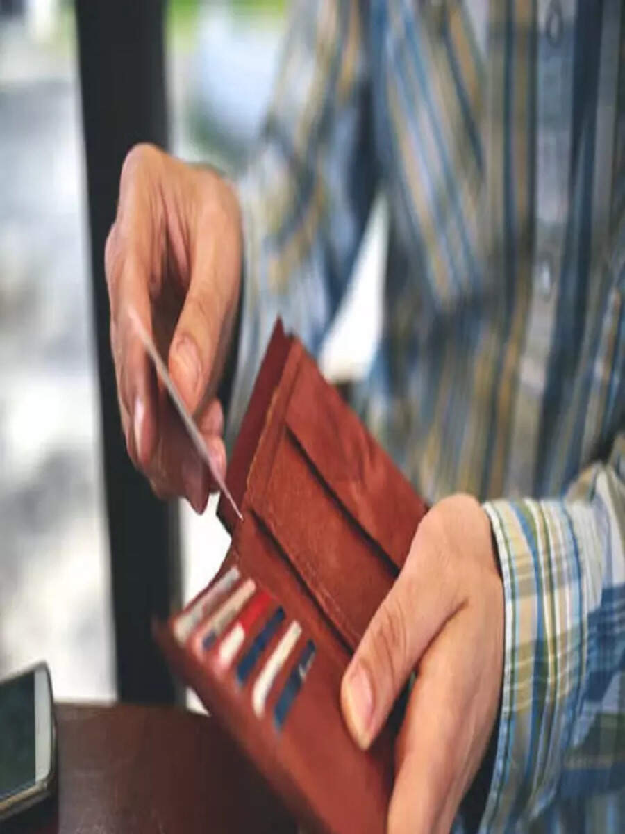 Vastu Tips Remove These Things Form Your Wallet to Attract Wealth