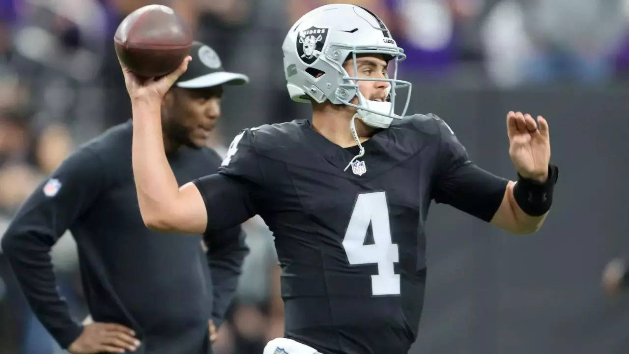 Raiders' QB Quandary: Examining the dilemma as season winds down | NFL News  - Times of India