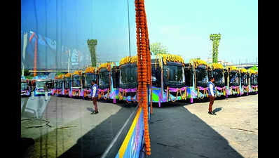 LG, CM flag off 500 electric buses, fleet now 1,300-strong
