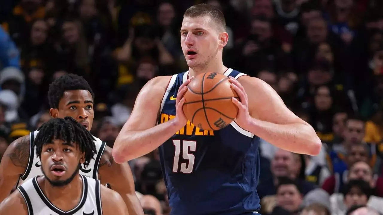 Despite Nikola Jokic's ejection, Nuggets beat Bulls