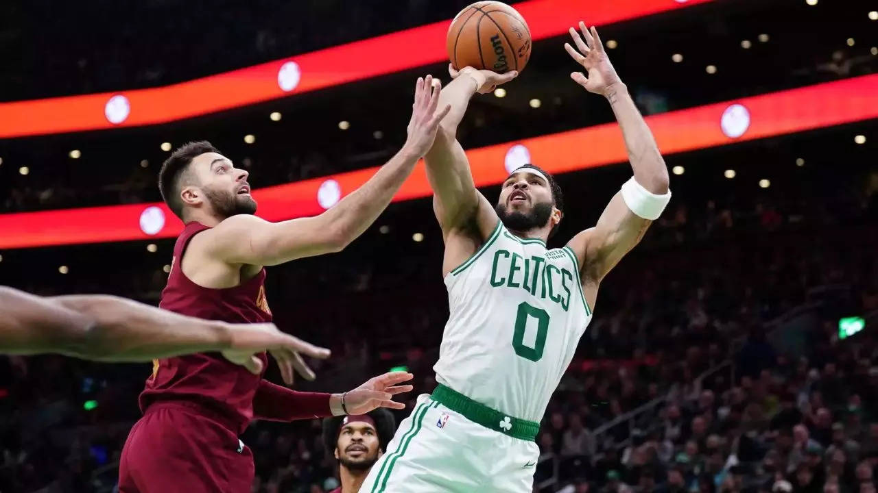 Celtics sink Cavs, improve to 11-0 at home