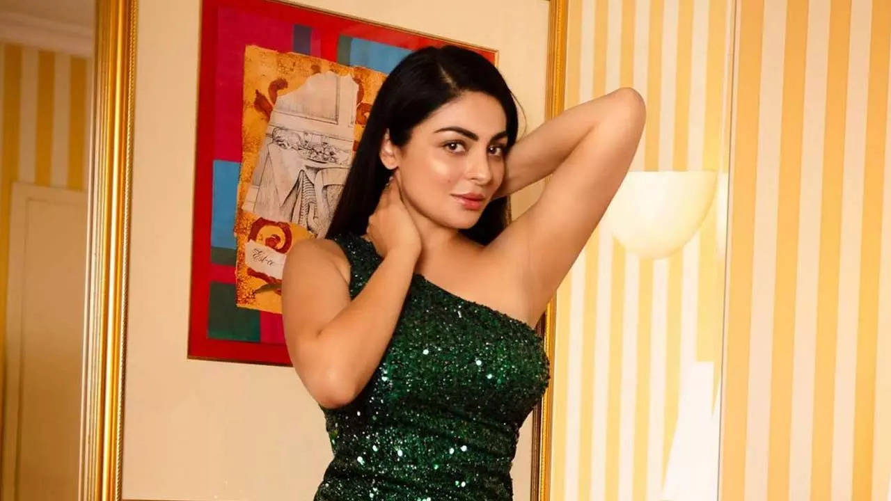 Neeru Bajwa reveals she faced the casting couch during her struggling days  in Mumbai | Punjabi Movie News - Times of India