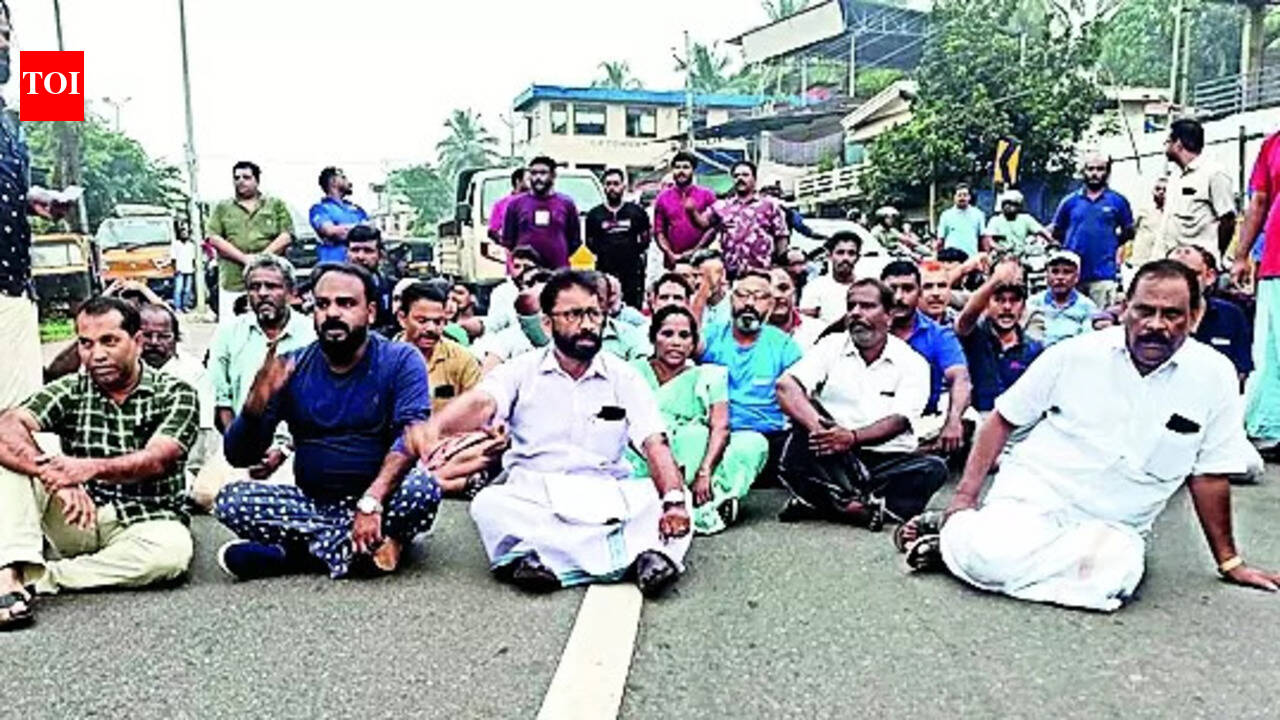 Manjeri: Manjeri bids adieu to accident victims | Kochi News - The ...