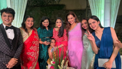 Disha Vakani and her daughter meet the cast of Taarak Mehta Ka Ooltah Chashmah at Dilip Joshi's son's wedding; Dayaben poses for a picture with them