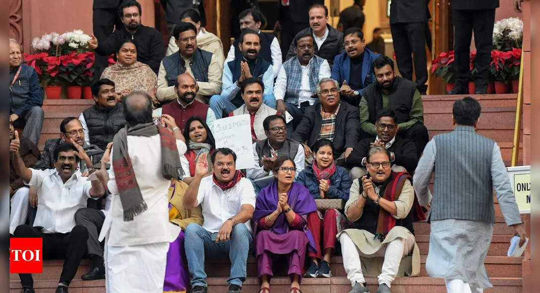 Een ongekende schorsing van parlementsleden vermindert de kracht van het Indiablok met 50% in de Rajya Sabha, en 33% in de Lok Sabha |  India Nieuws