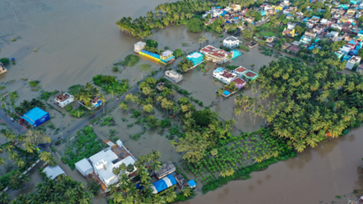 Rains, floods cripple southern Tamil Nadu; hundreds of passengers stranded