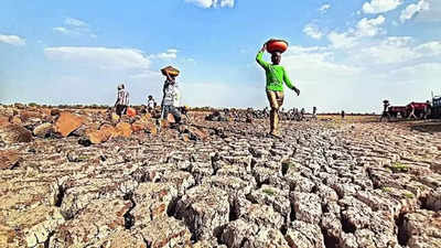 Rs 44 thousand crore aid for farmers hit by Maharashtra floods, droughts