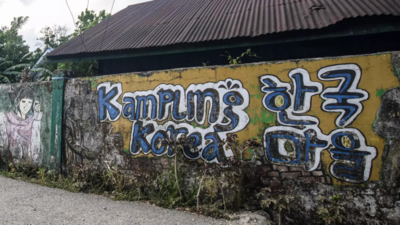 Indigenous Indonesians use Korean letters to save dialect