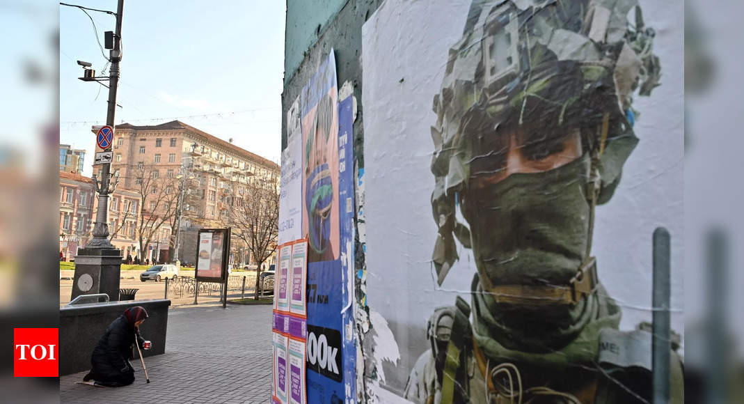 Observation : la proposition de l'armée ukrainienne d'appeler davantage de civils suscite des réactions mitigées à Kiev