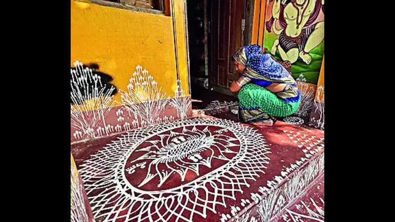 Raghurajpur women showcase special specimens of everyday art form ‘jhoti’