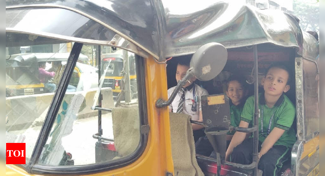 School children rescued after auto-rickshaw overturns in Dombivali