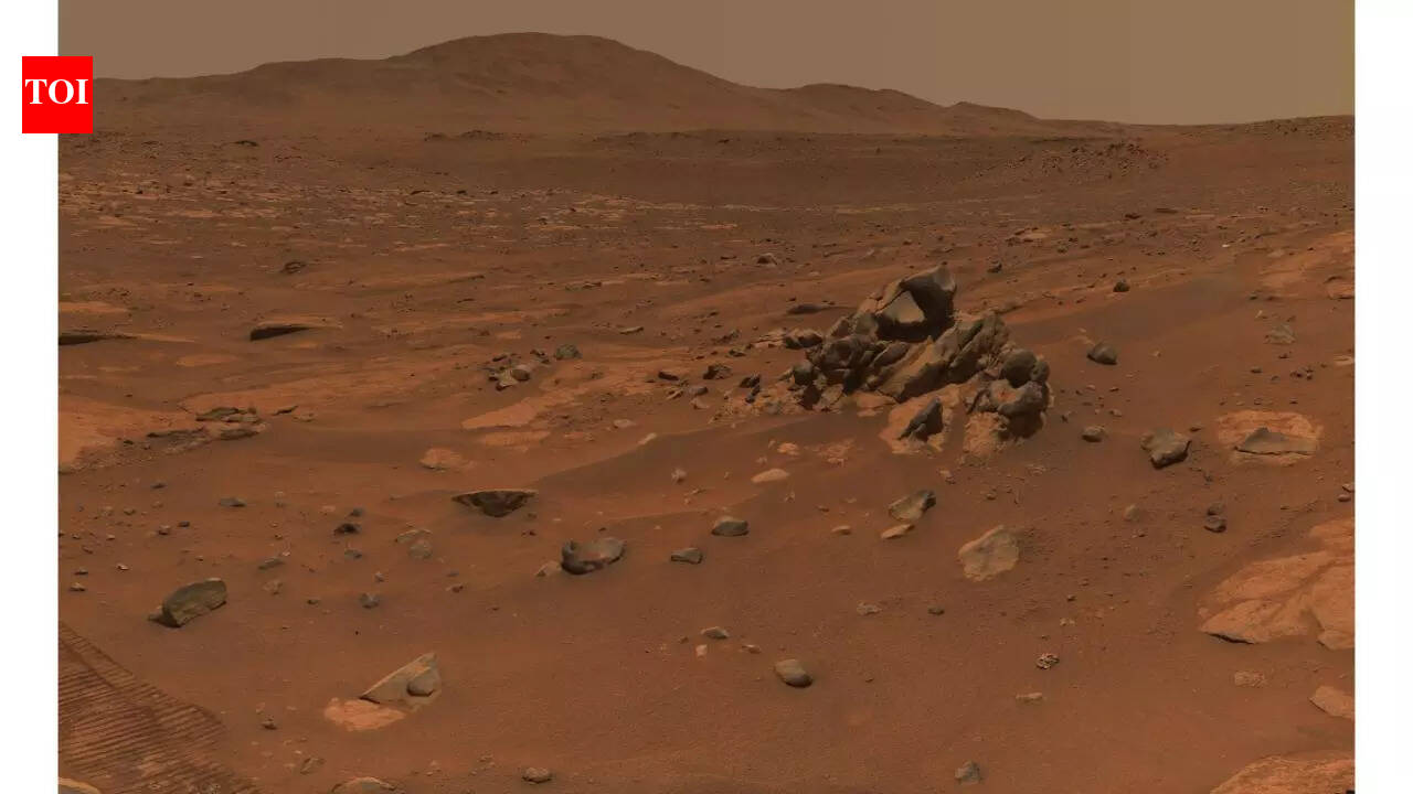 Volcanic Activity On Mars: Not just Earth, scientists have now ...