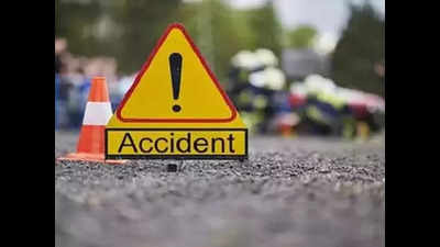 Accident on Ghodbunder Road in Thane damages five vehicles
