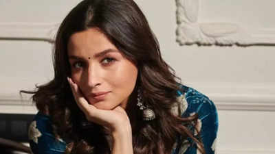 Alia Bhatt's support for Katrina Kaif's 'Merry Christmas' raises eyebrows; fan asks, 'why not for Deepika Padukone in ‘Fighter’?'