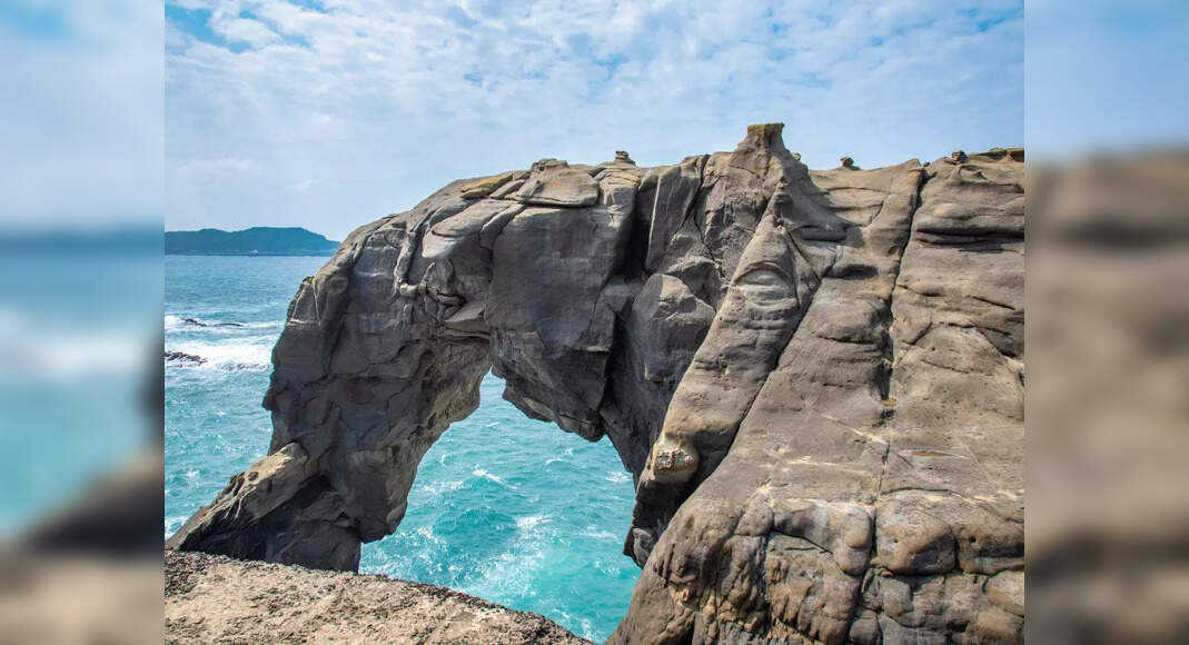 Taiwan’s iconic attraction, Elephant Trunk Rock, collapses, Viet Nam ...