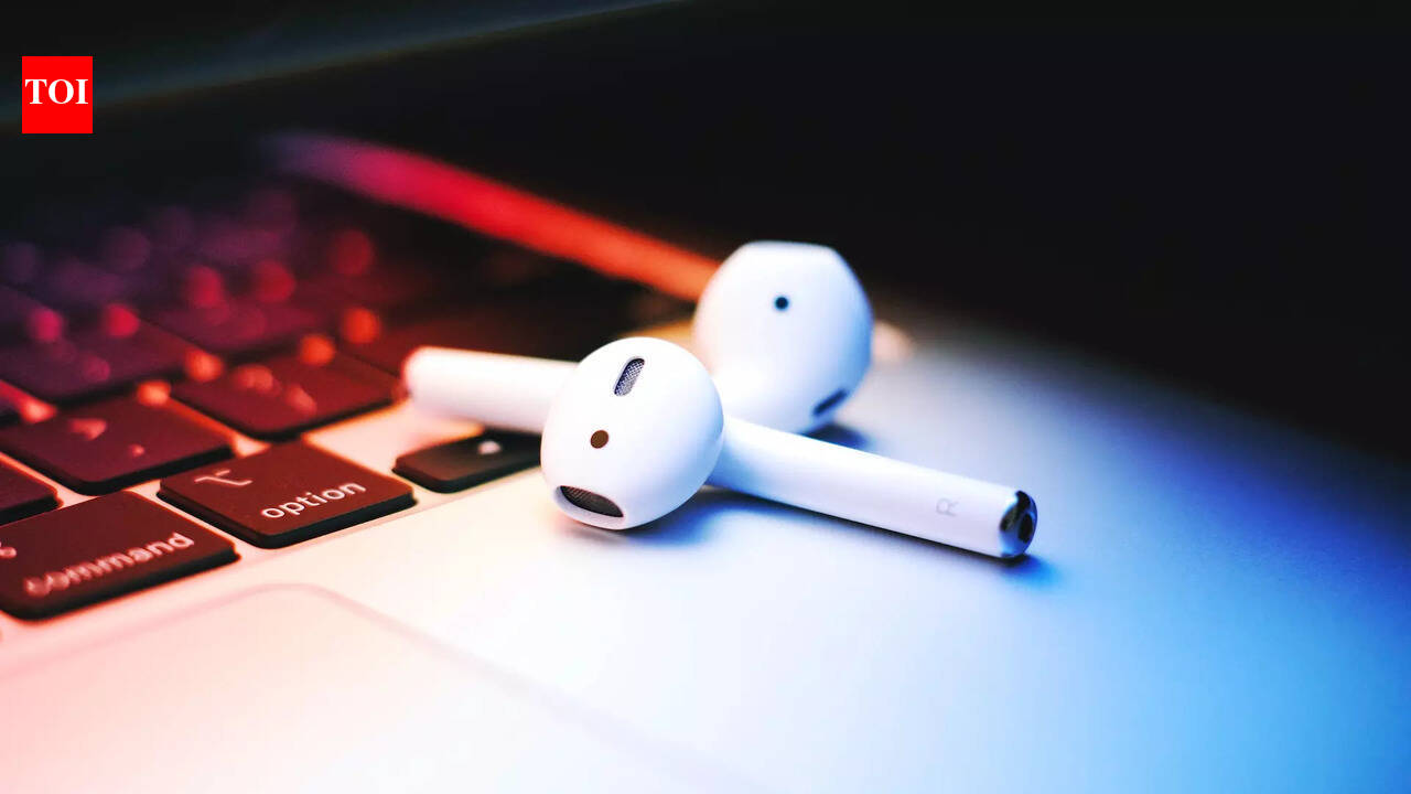 How to connect two headphones simultaneously with a Mac - The Times of ...