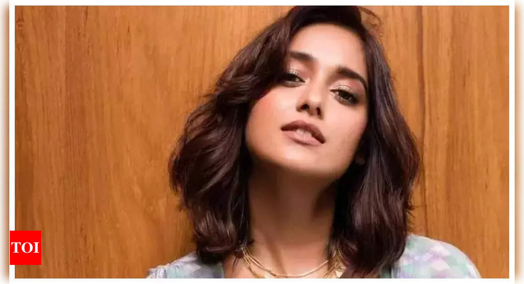 Throwback: When Ileana D’Cruz left everyone in splits after she replied to a fan who asked her how he should deal with his fiance during her periods | Hindi Movie News