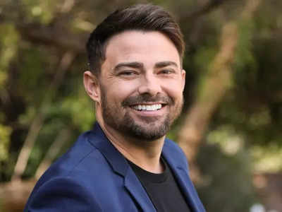 Christopher Briney all set to play Aaron Samuels in 'Mean Girls', Jonathan Bennett has this advice for him