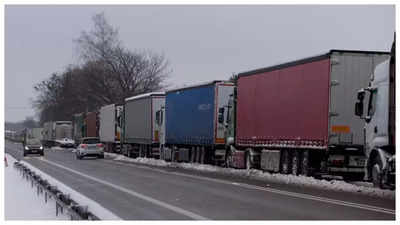 Trucks begin crossing border after Polish farmers end blockade, Kyiv states