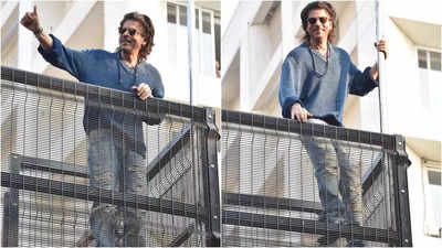 Shah Rukh Khan greets fans outside Mannat to celebrate Dunki success - Watch video