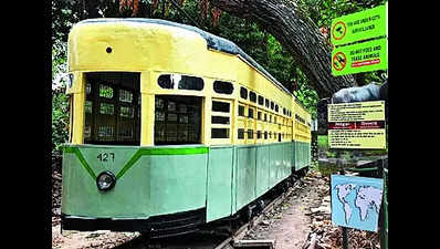 2 defunct trams to turn into zoo souvenir shops