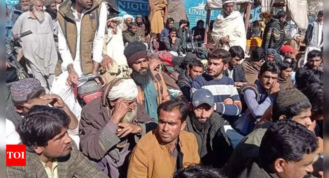 Sit-In Protest: Balochistan: Sit-in protest enters 64th day in Chaman as thousands gather against border restrictions