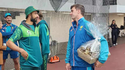 Australia vs Pakistan: Watch - Pakistan players visit Australia nets with Christmas gifts