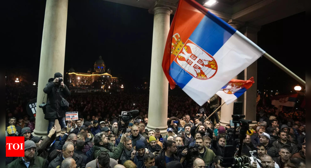 La Russie affirme que l'Occident tente de « déstabiliser » la Serbie