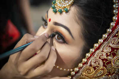 Essential makeup items for your wedding day