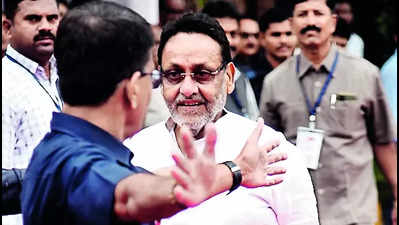 Wks after Fadnavis outburst, Malik attends Ajit’s NCP meet