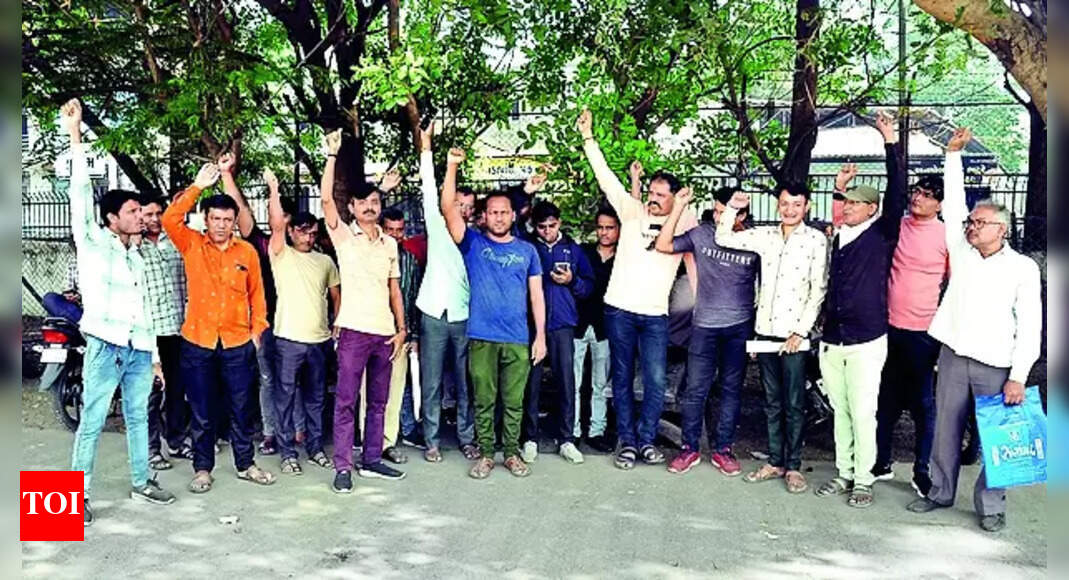 Diamond Artisans Diamond Artisans Allege Losing Jobs, Firm Denies