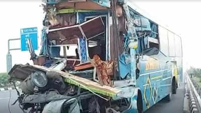 Agra expressway accident: One dead, 14 injured in six-vehicle pile-up due to fog